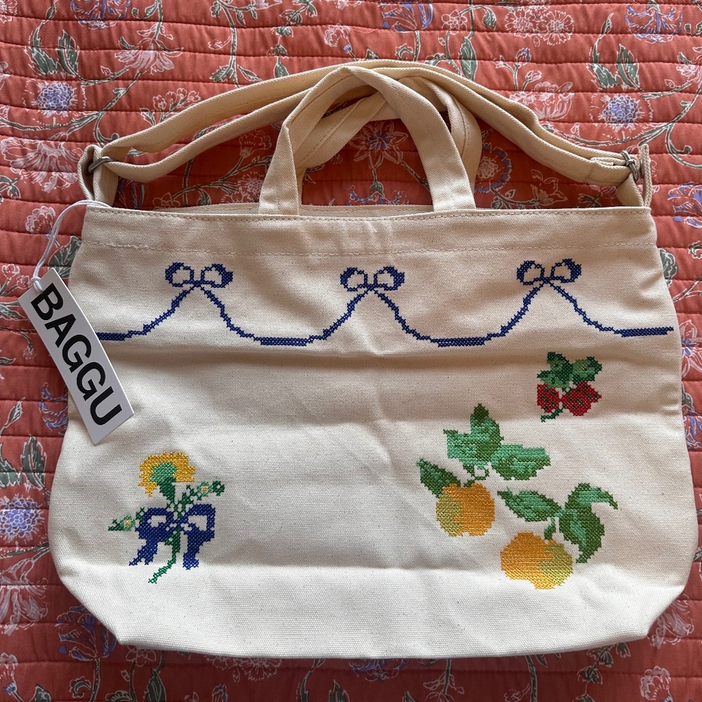 NWT Baggu Horizontal Zip Duck Bag in Cross Stitch!
